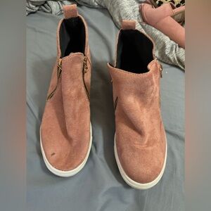 Size 40 (9) mauve high top shoes